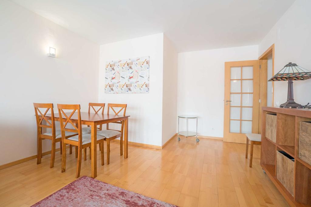 1-Minute Walk To The Metro And 2 To The Supermarket Lisboa Ngoại thất bức ảnh