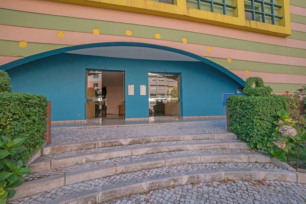 1-Minute Walk To The Metro And 2 To The Supermarket Lisboa Ngoại thất bức ảnh