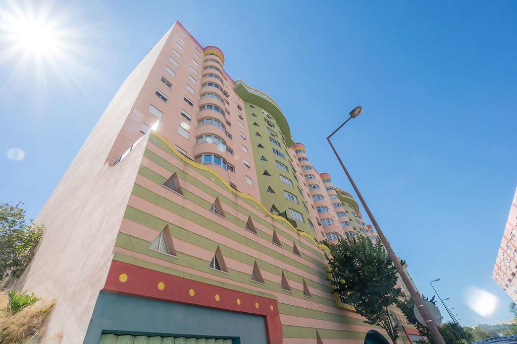 1-Minute Walk To The Metro And 2 To The Supermarket Lisboa Ngoại thất bức ảnh