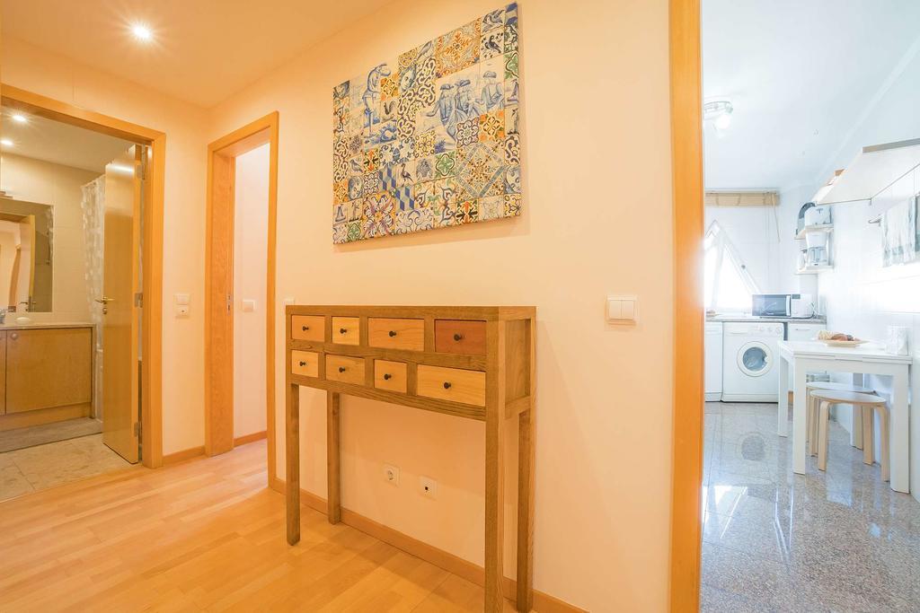 1-Minute Walk To The Metro And 2 To The Supermarket Lisboa Ngoại thất bức ảnh