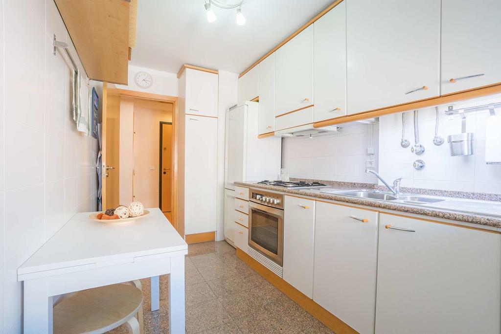 1-Minute Walk To The Metro And 2 To The Supermarket Lisboa Ngoại thất bức ảnh