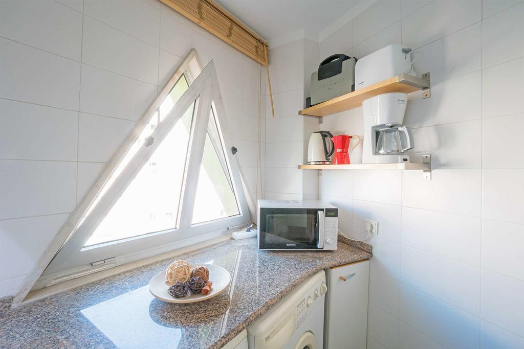 1-Minute Walk To The Metro And 2 To The Supermarket Lisboa Ngoại thất bức ảnh